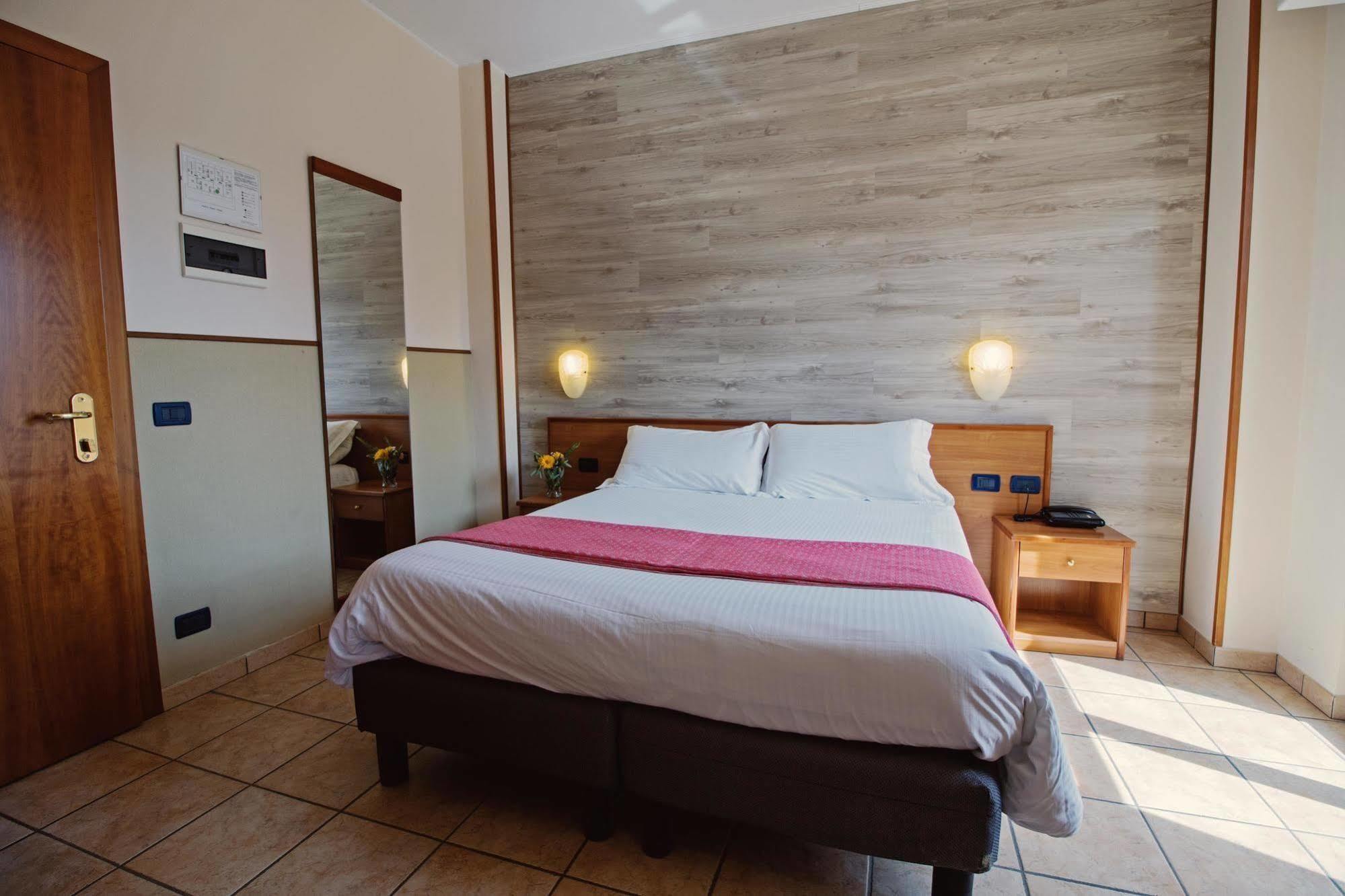 Albergo Moderno & Spa Fuipiano Valle Imagna Kültér fotó
