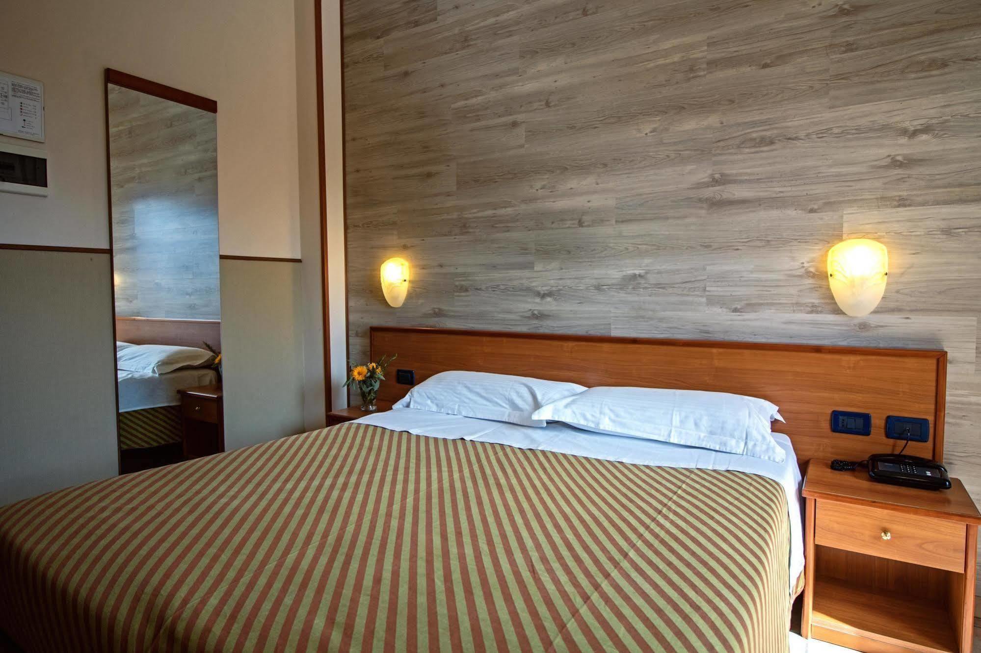 Albergo Moderno & Spa Fuipiano Valle Imagna Kültér fotó